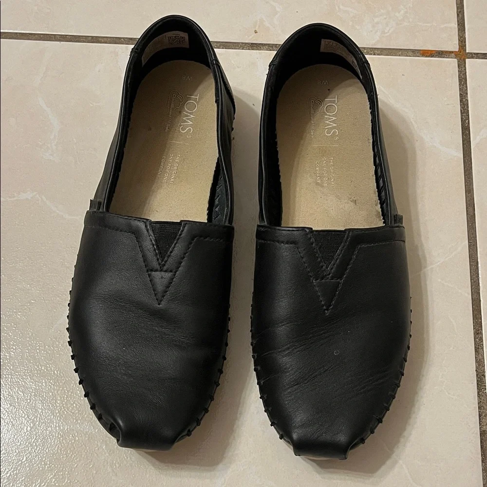 Toms Women's Black Leather Slip-On Loafers - Picture 1 of 8